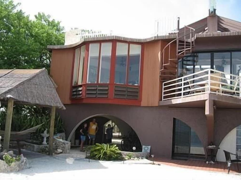 Barnacle Resort