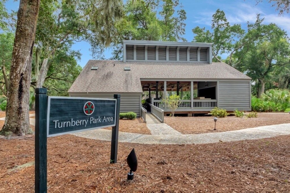 Pd Turnberry Village 2 Bedroom Condo by RedAwning view 3