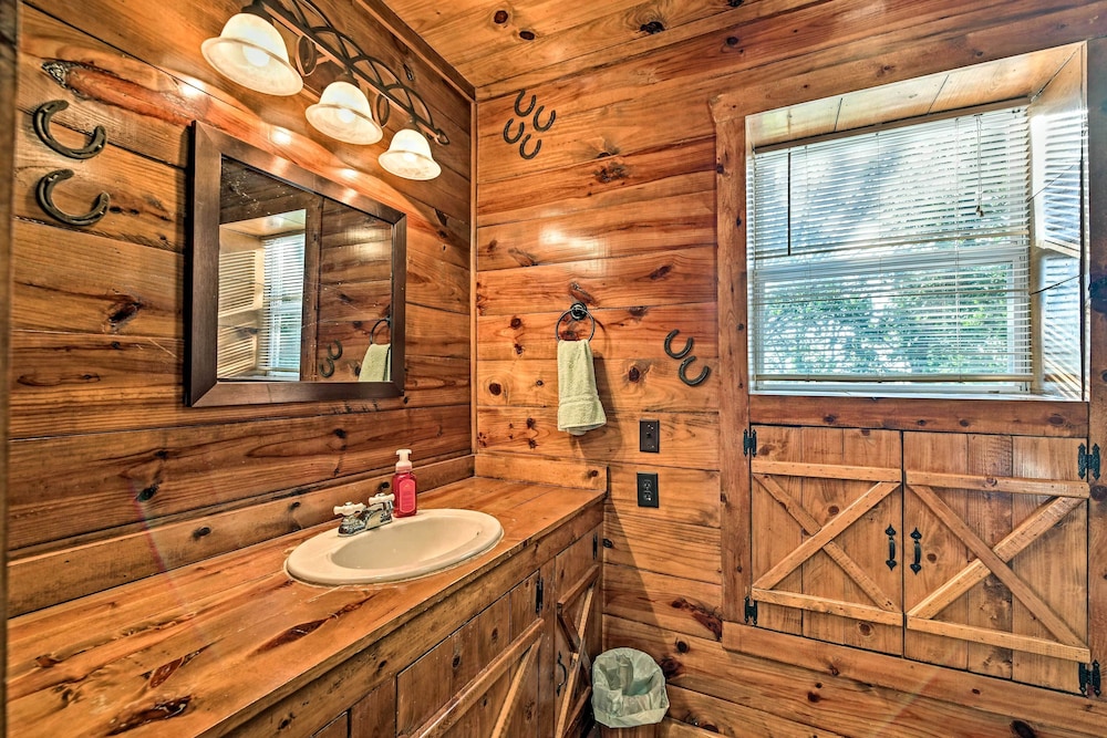 Charming Hamilton Farmhouse w/ Country Views! view 5