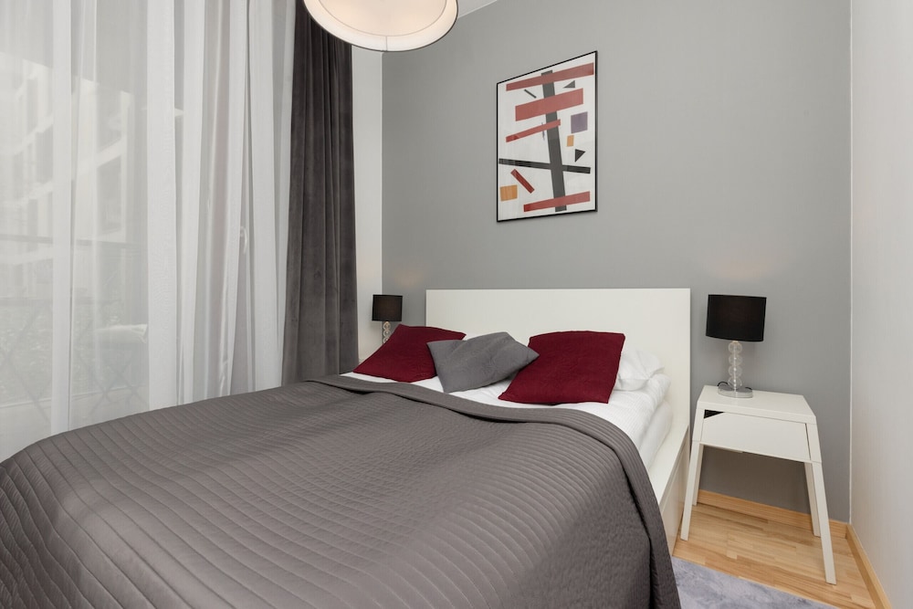 Apartment With Bathub by Renters view 2