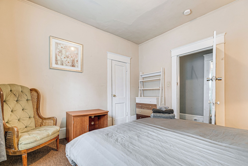 Family Retreat w/ Yard < 1 Mi to Dtwn Durham!