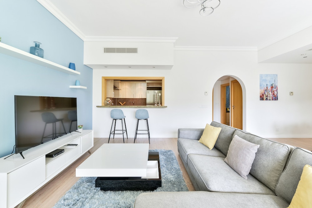 Shoreline Beachfront Luxury Palm