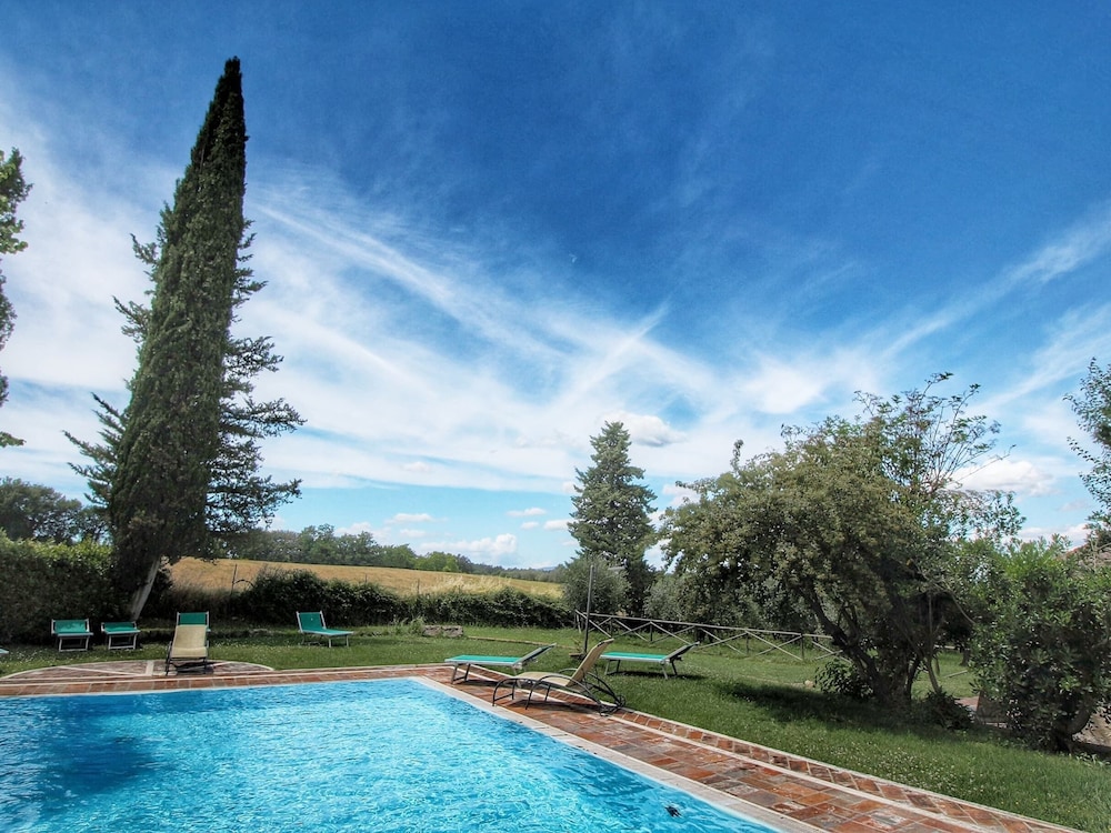 Sunny Apartment With Pool photo 5