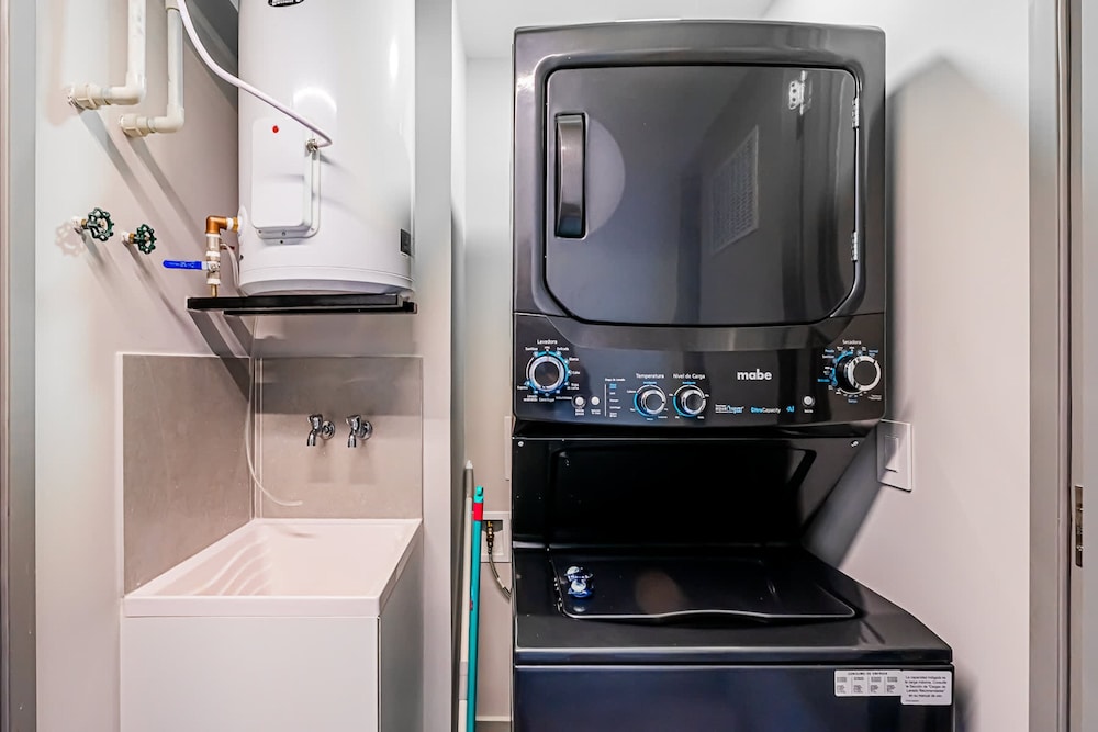 w Regal 1BR w Great Deco in Centriqo