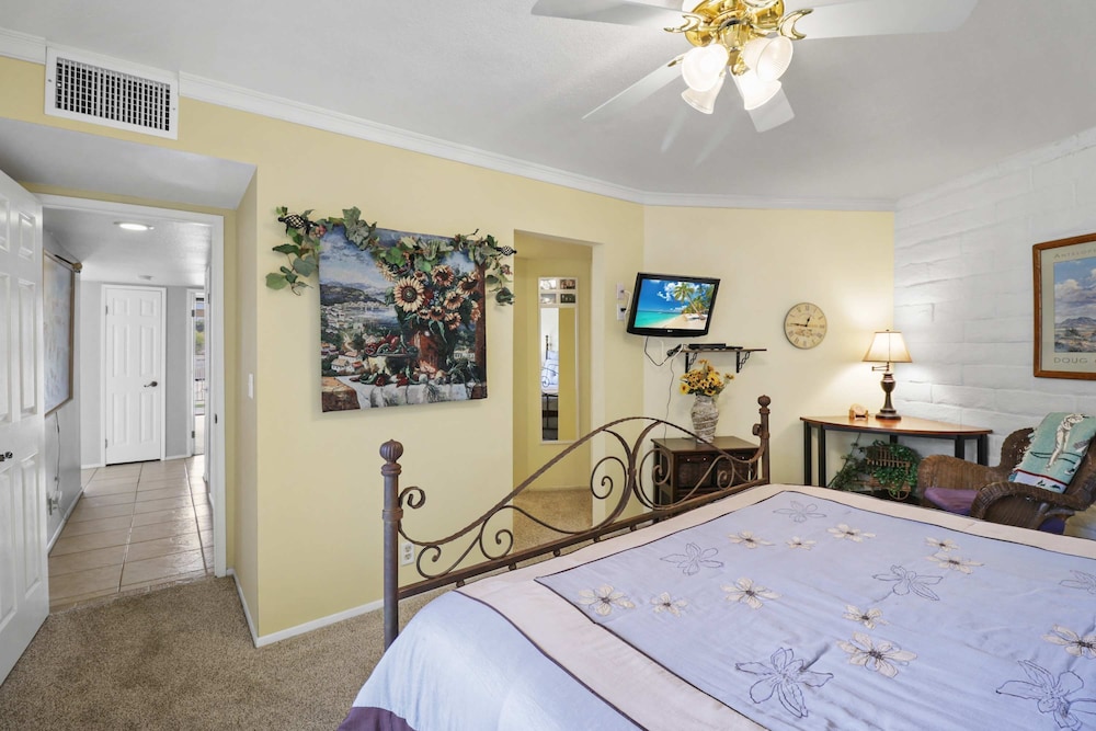 2BR 2BA Charming Cathedral City Condo With Territorial Views