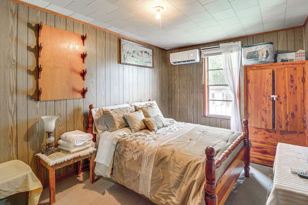 BBQ Ready: Delta Country Home on 30 Acres