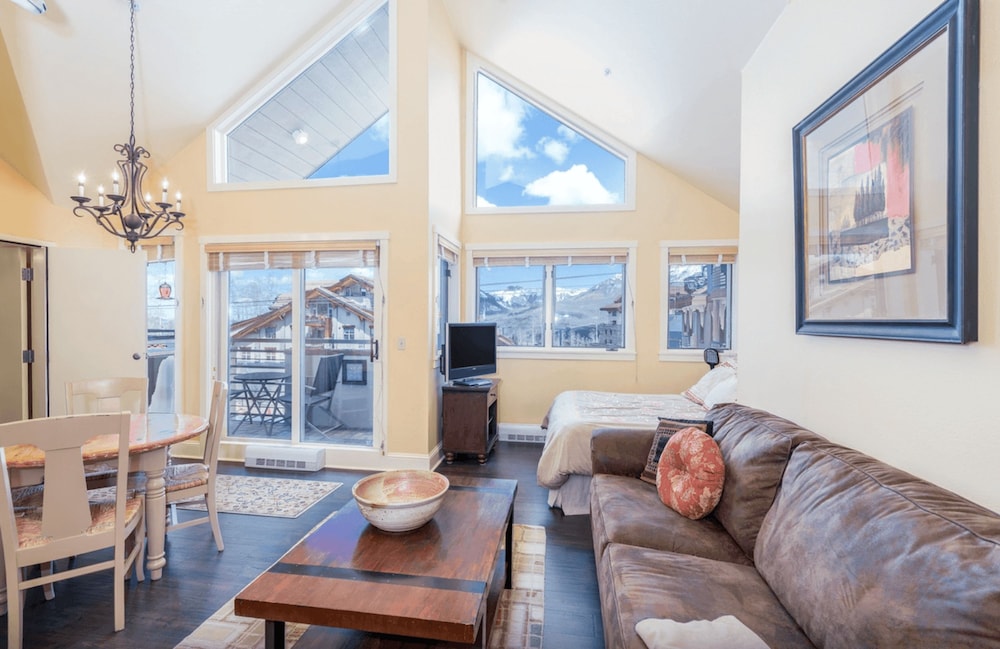 Blue Mesa Penthouse by Avantstay Buyout of 3 Units Ski-in Ski-out Condo