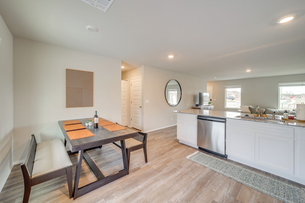 Family-friendly, Pets Welcome: Broken Arrow Gem!