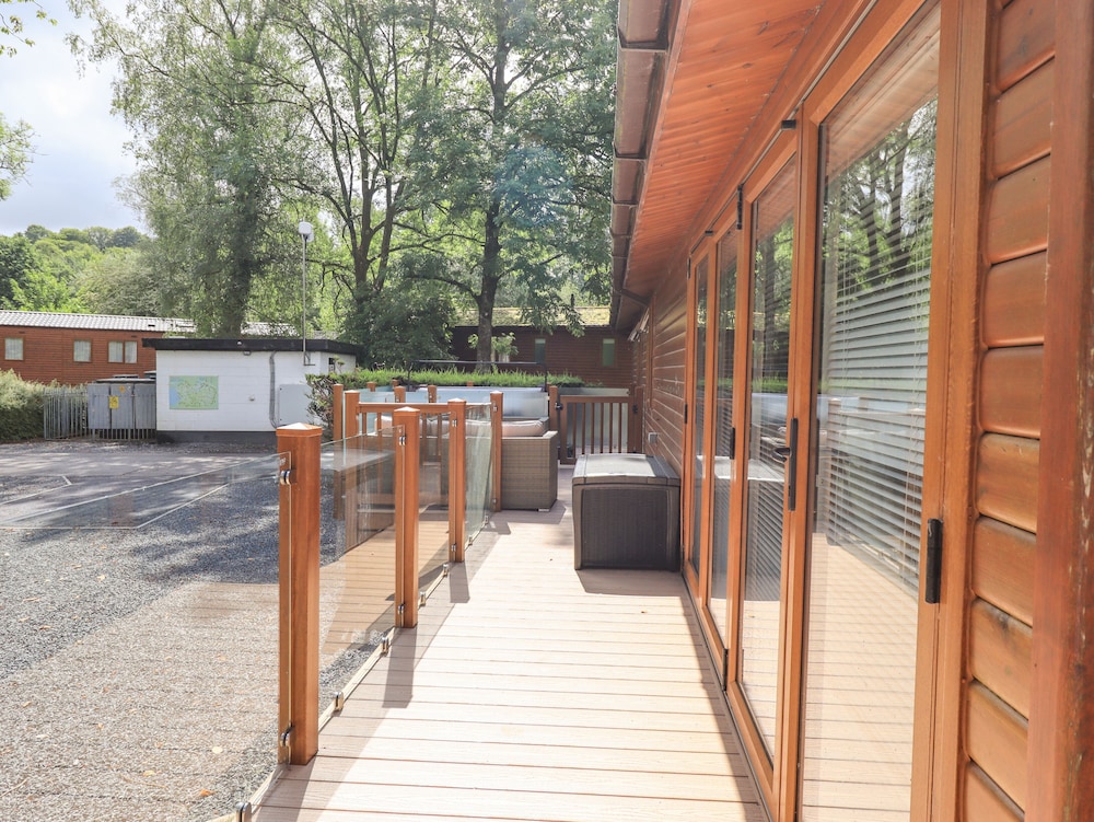 Lakes Lodge