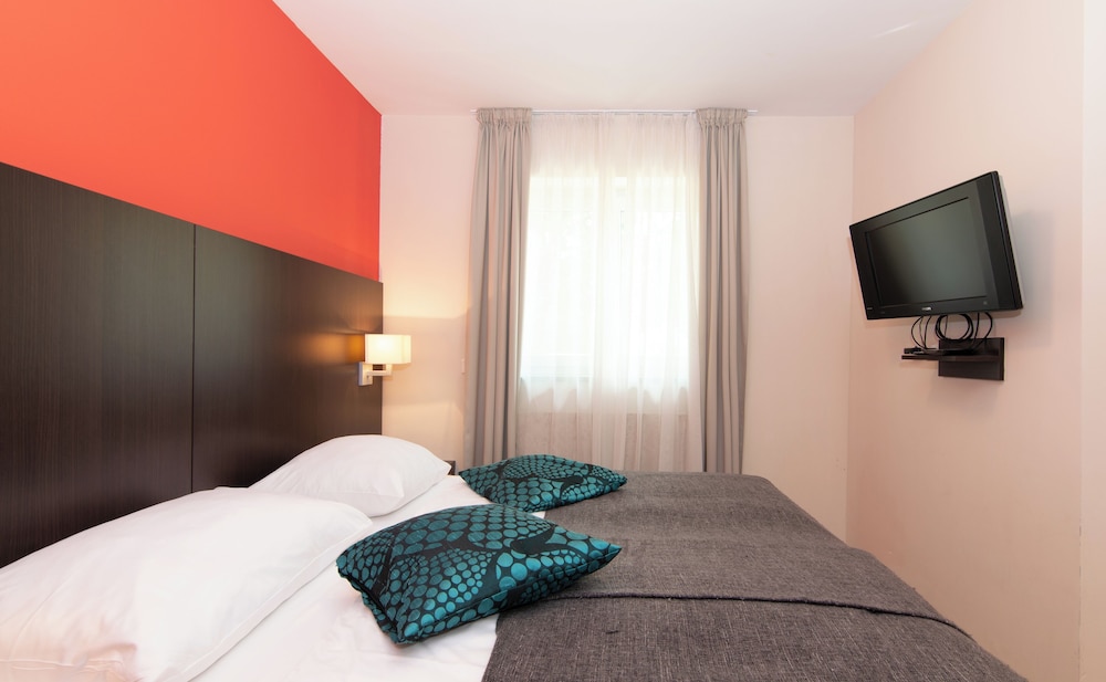 Marina Apartment Garbin 713 view 2
