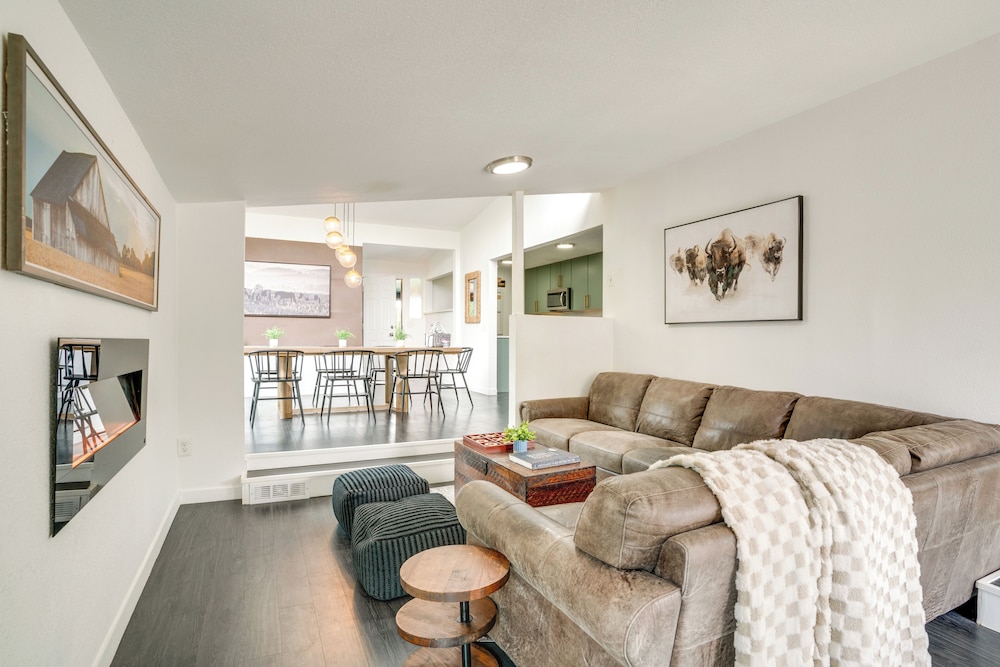 Game Room & Fire Pit: Family-friendly Loveland Gem