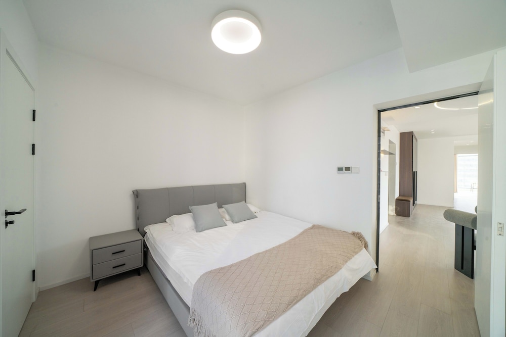 Book and Bed-Lujiabang