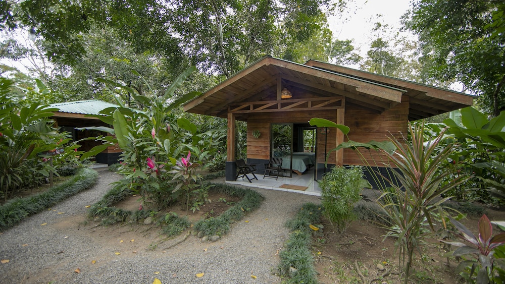 Eden Organic Farm & Bungalows