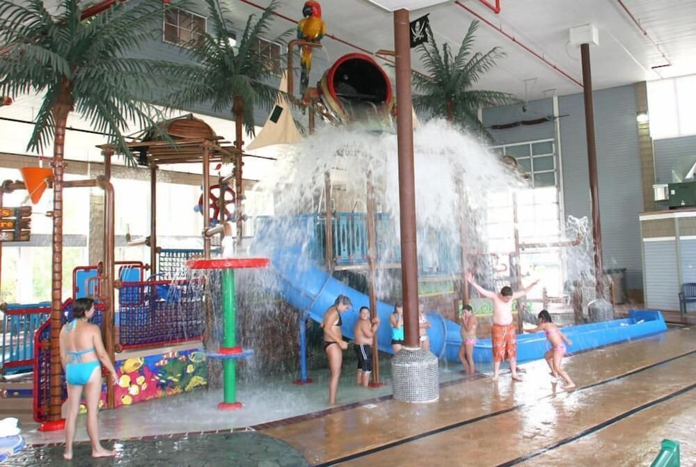 Crown Choice Inn & Suites Lakeview & Waterpark