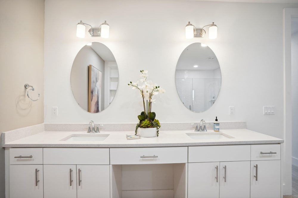 The Harbor Condo 305 - Premier
