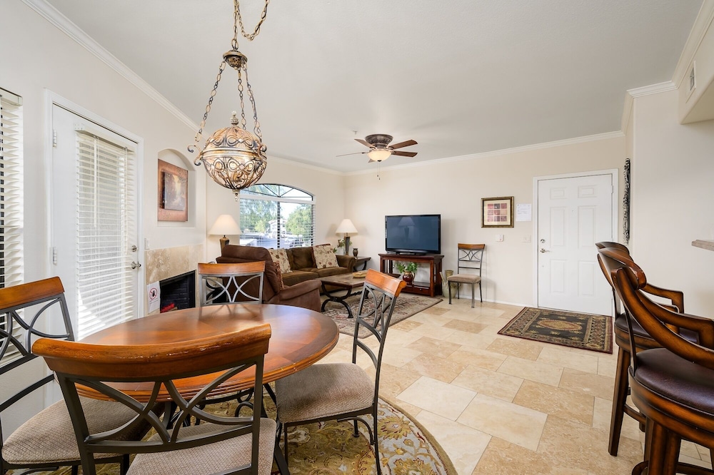 Signature Ii 2 Bedroom Condo