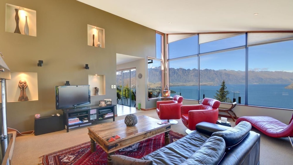 Aries Lake View Villa