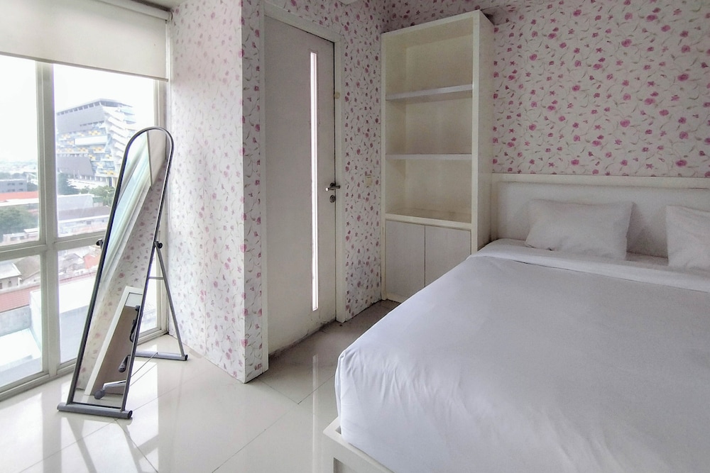 Comfy and Warm Studio at The Square Surabaya Apartment