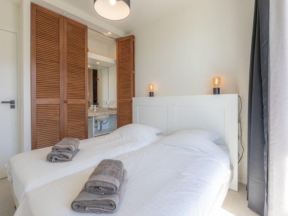 Apartment With Panoramic sea View in De Panne