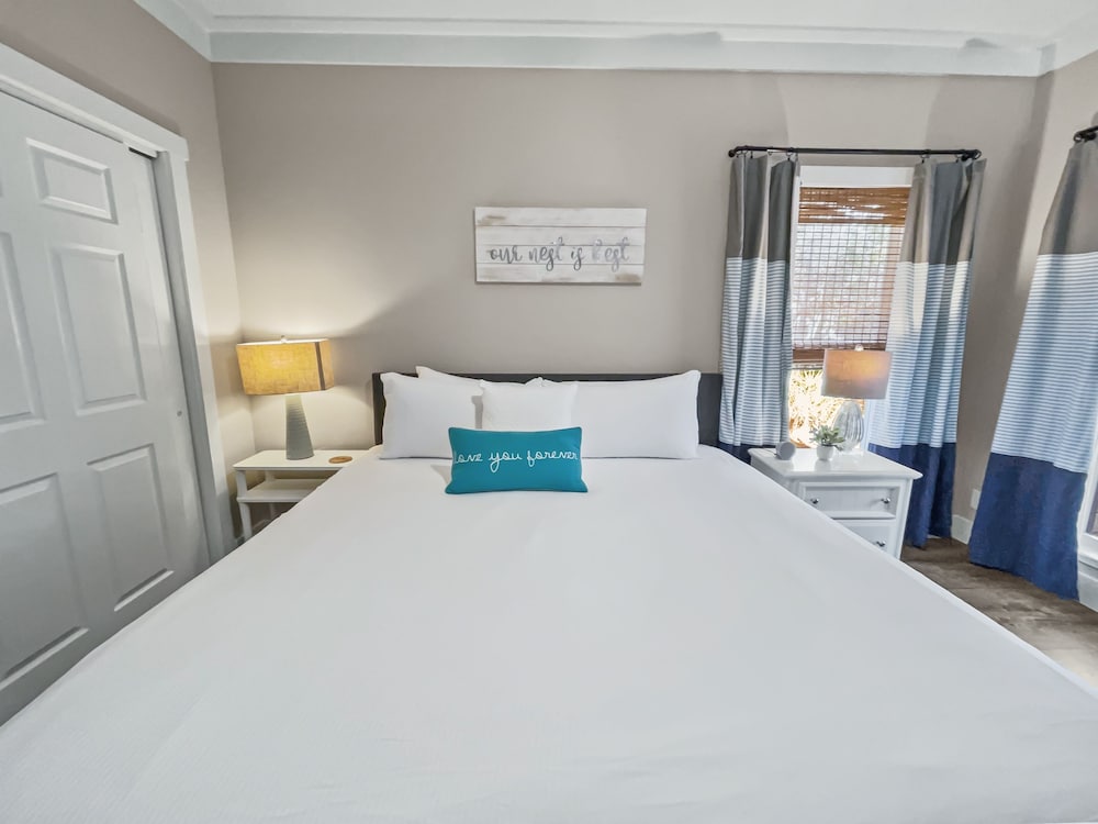 Pinewood Cottage 2 Bedroom Home by RedAwning view 4