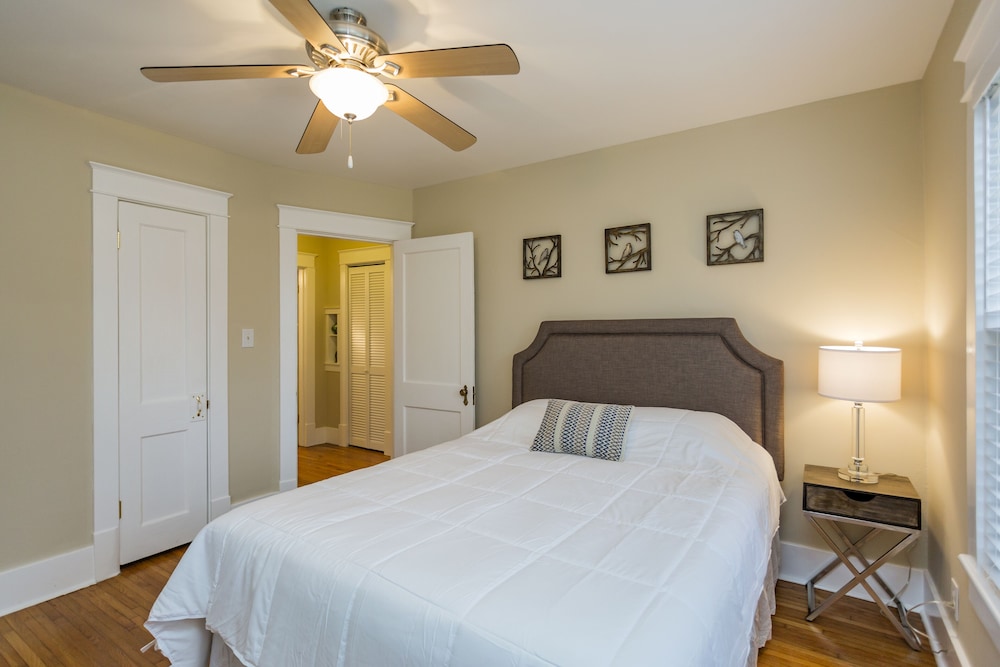Red Nashville Beauty 3BD/2BT - 12Min from Downtown view 4