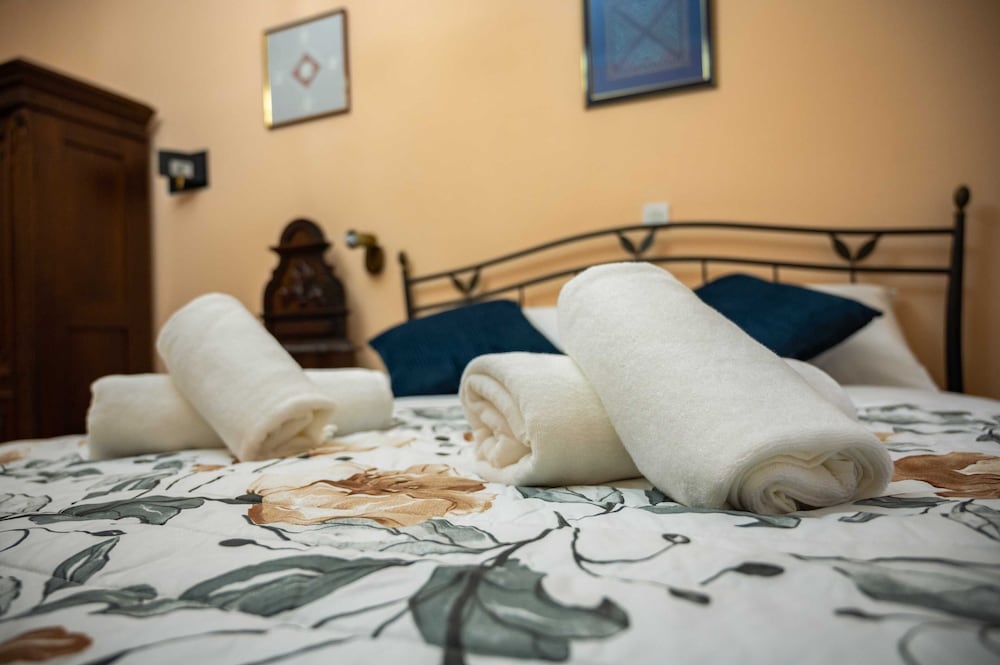 Amoret Apartments