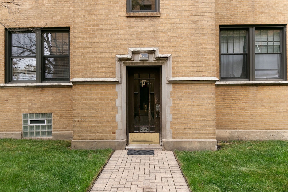 1BR Unit - Belmont J3