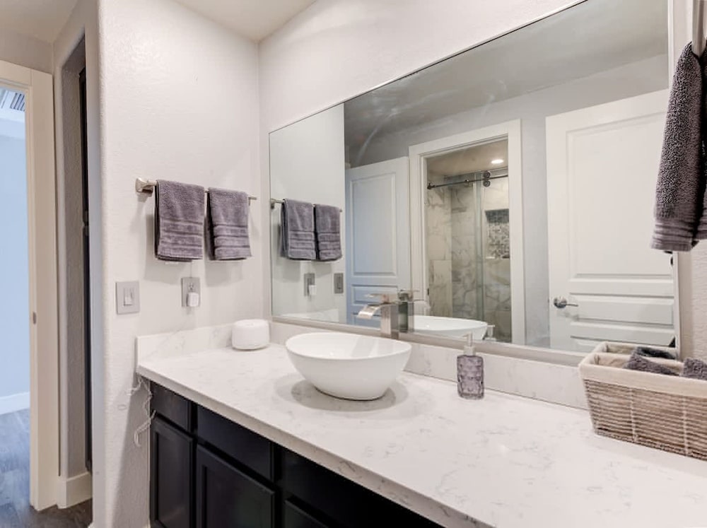 Lux Scottsdale Condo Overlooks 9th Hole Near Golf