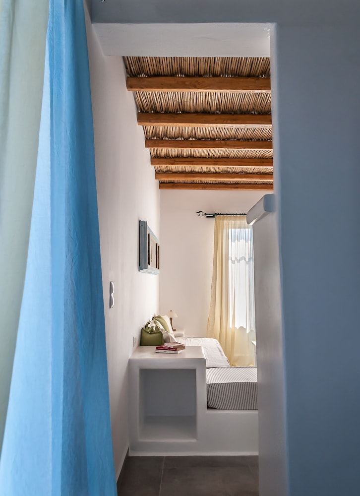 Faros Apartments