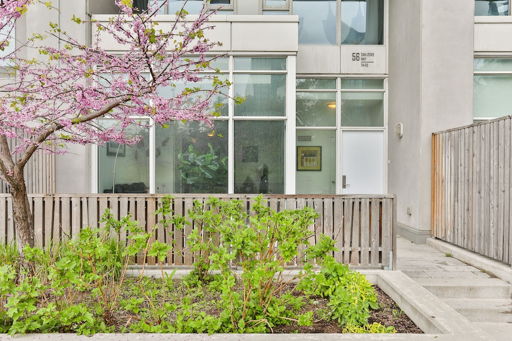 Modern 2 Storey by CN Tower - Image 1