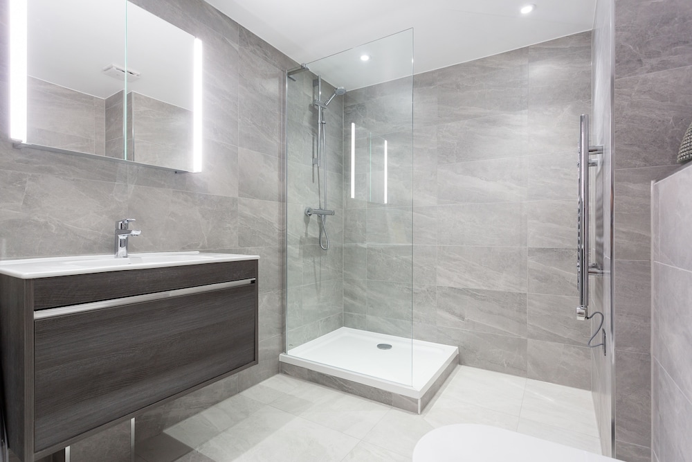 The Carlyle - Elegant Serviced Apartments