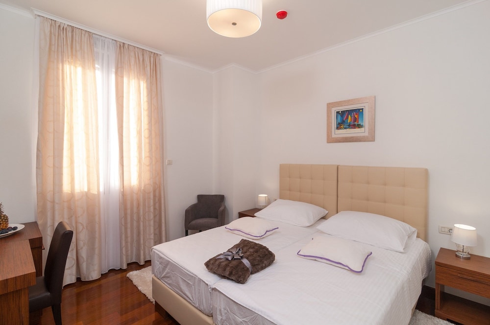 Luxury Rooms near Beach view 2