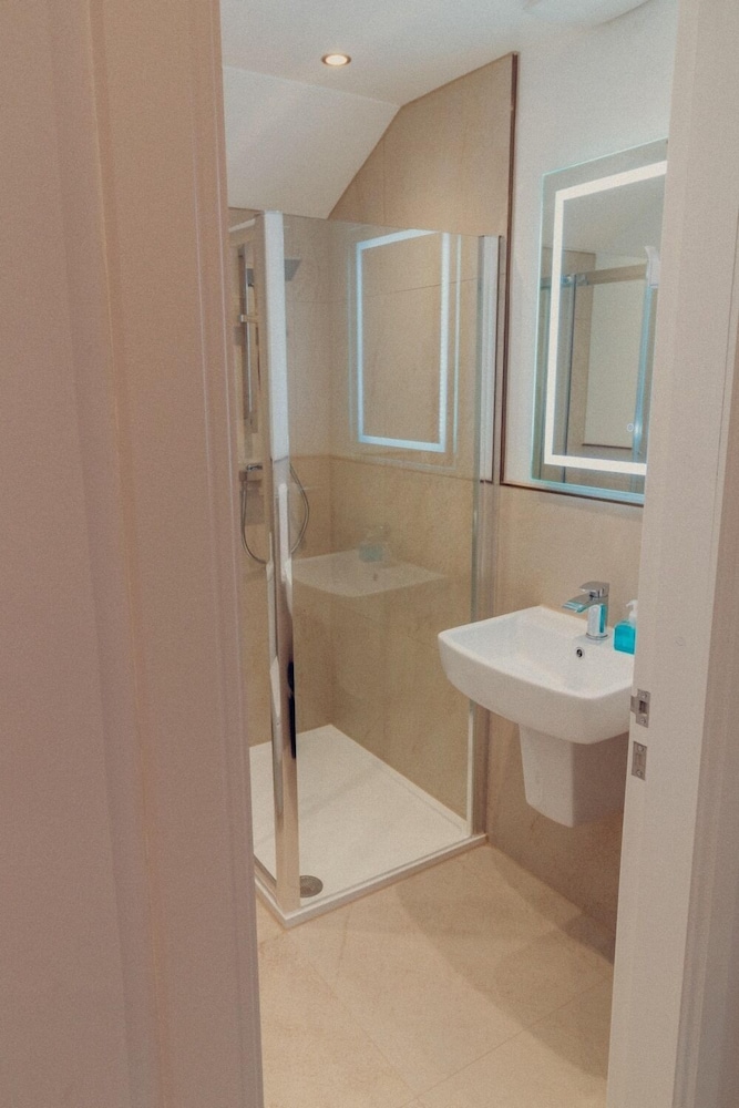 Mayfield Suites
