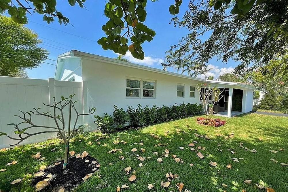 Chic 3BR 2BA Getaway With Private Pool Oasis