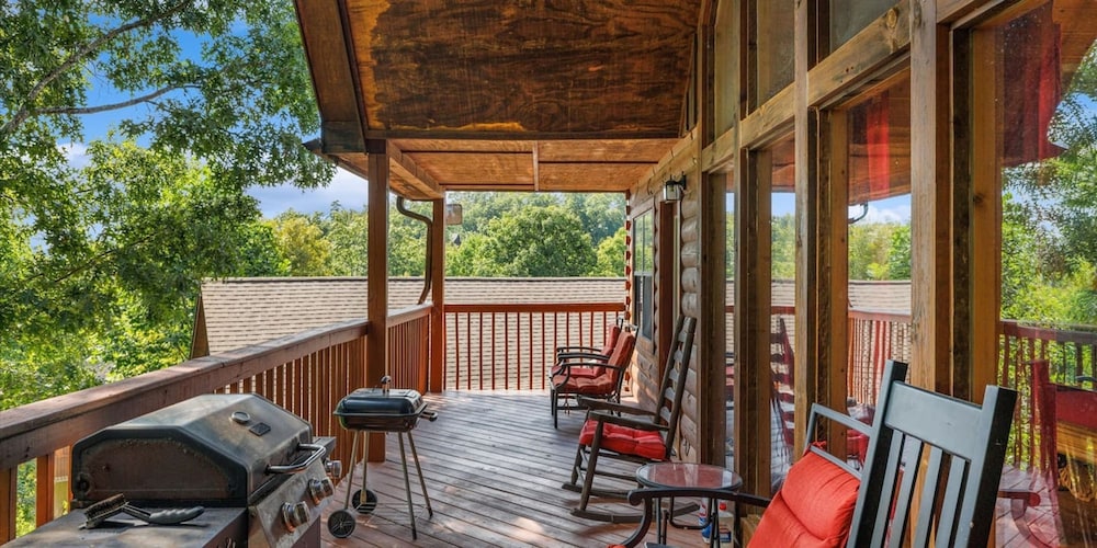 Smoky Mtn Lux Cabin Hot Tub Pool Views