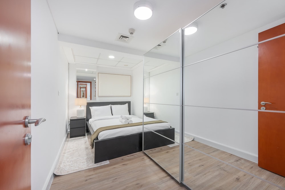 Well-furnished 3 Bedroom in Park Towers Difc