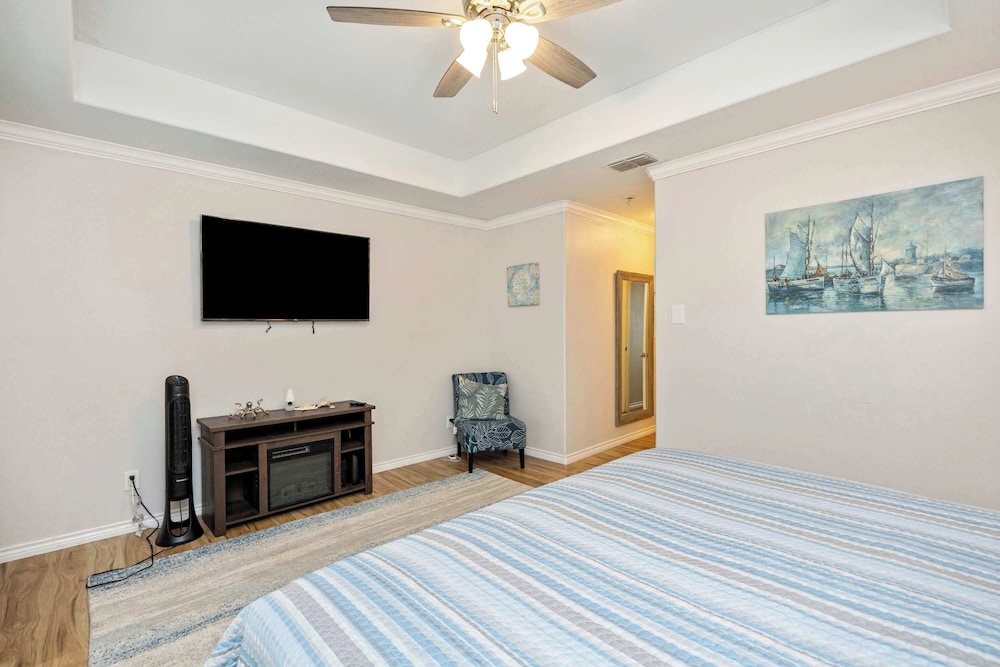 Coastal Townhouse TX Retreat!