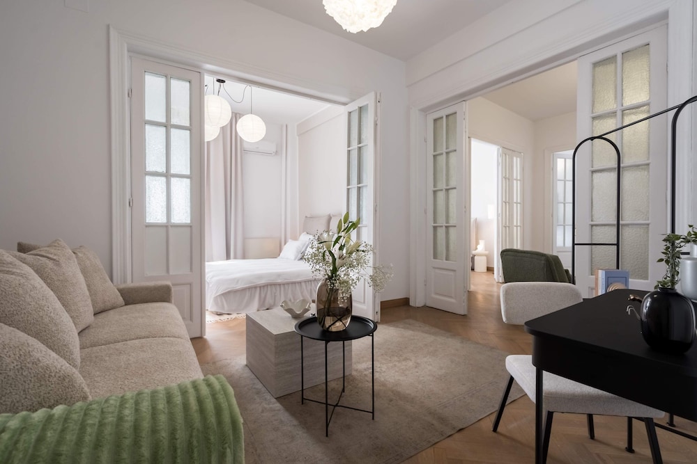 Calea 3BR Victoriei Stunner - Two Living Rooms - Balconies on the Avenue