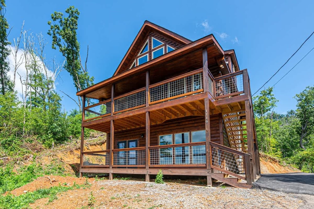 Mountain Views Sauna Hot Tub Fire Pit