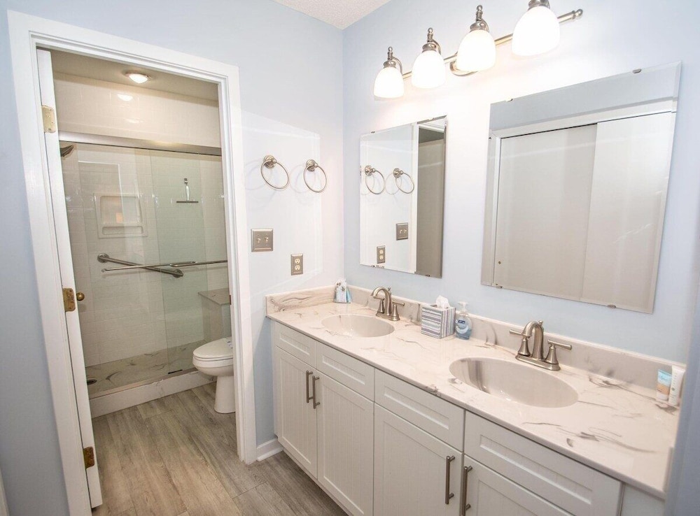 West Hyde Park 2e 2 Bedroom Condo