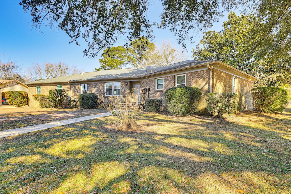 4 Mi to Dtwn Tuscaloosa: Home w/ Cozy Den!