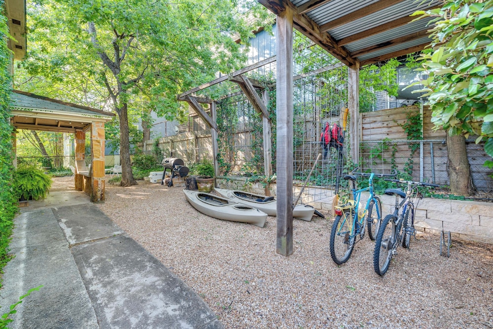 4 Mi to Dtwn: Tranquil Retreat in Austin!
