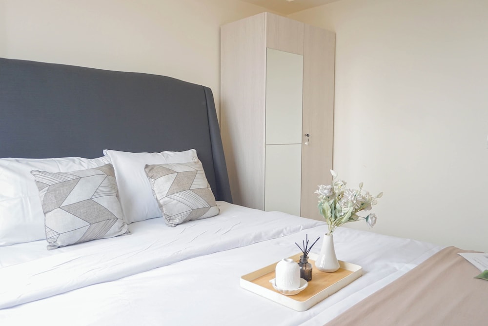 Spacious And Comfy 2Br With Extra Room Apartment At Meikarta