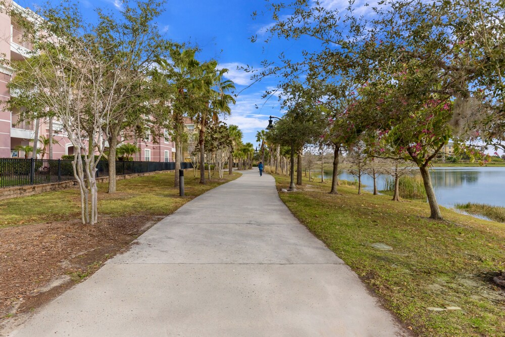 Casa Toscana Deluxe 3 Bedroom Condo by RedAwning