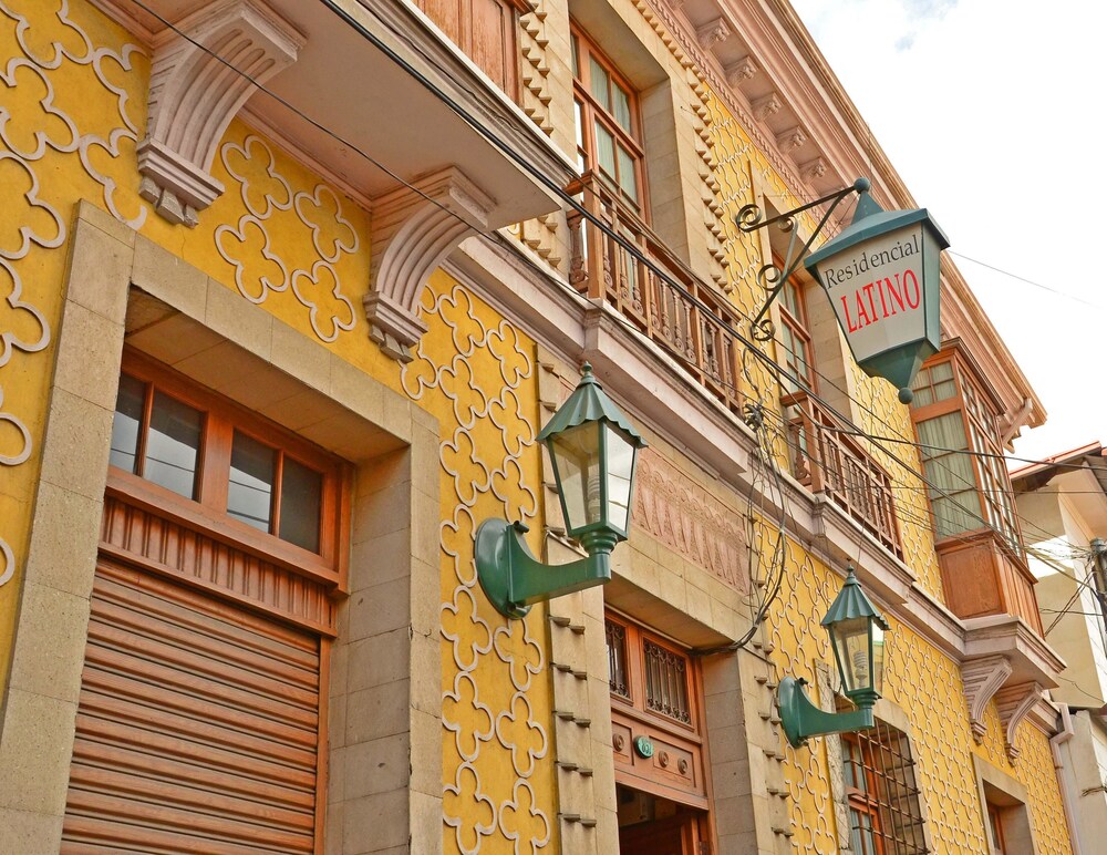 Momema Inn