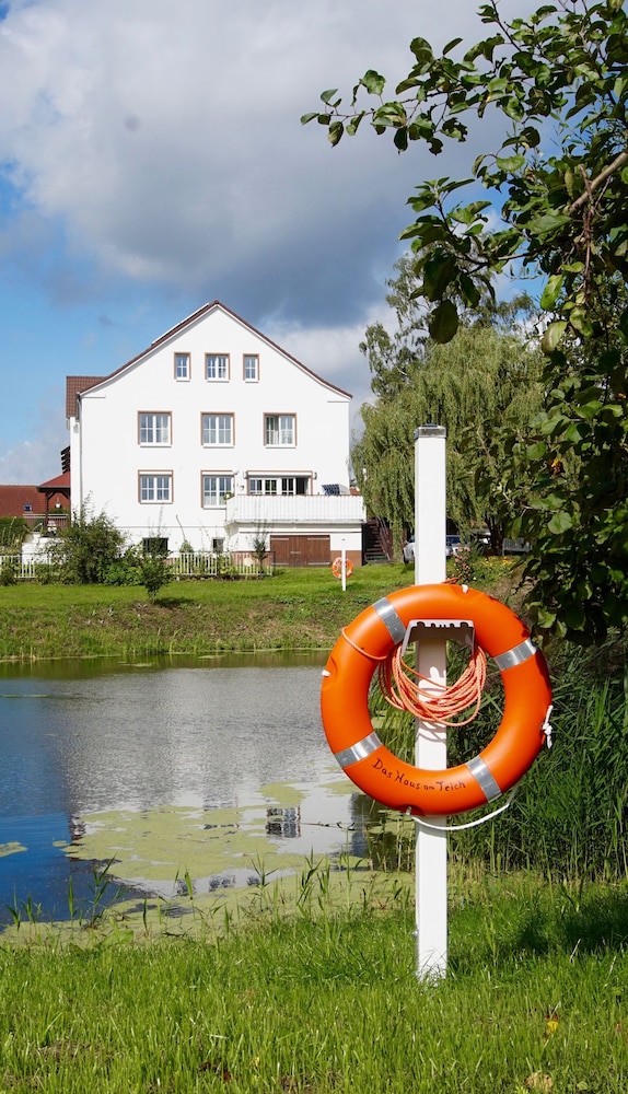 Das Haus am Teich