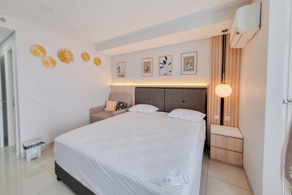 Modern Studio Near Ambarrukmo Plaza At Barsa City Apartment