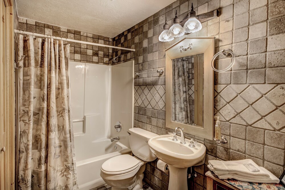 Blue Lake Lodge by Ruidoso Vacation Rentals