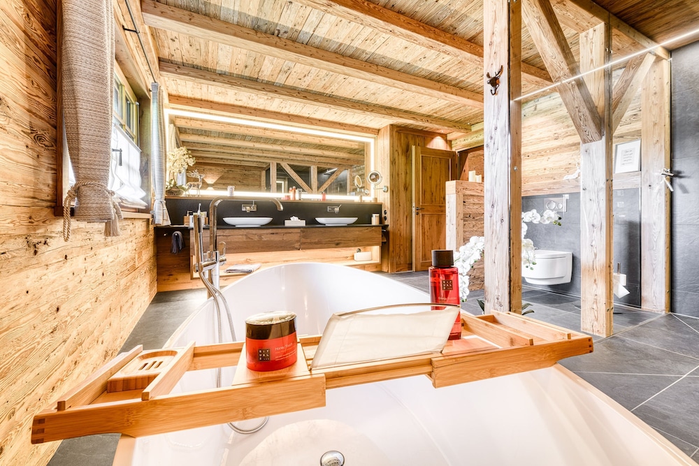 Chalet GM in Brand With 5 Bedrooms and 8 Bathrooms