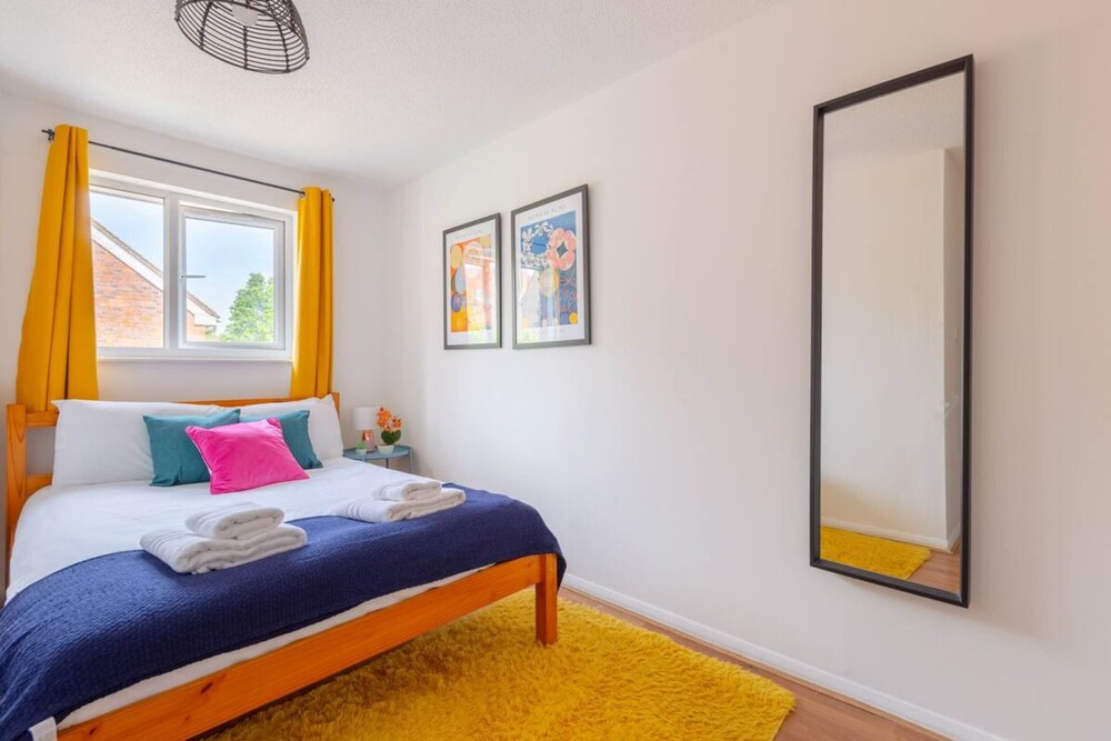 Bright 3 Bedroom House With Terrace, 16 Mins to Big Ben